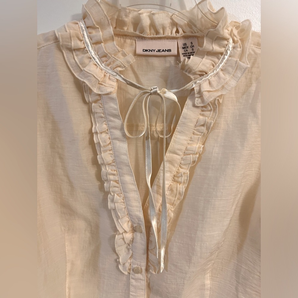 DKNY Jeans Long Sleeve Button Front Blouse
Size: Small